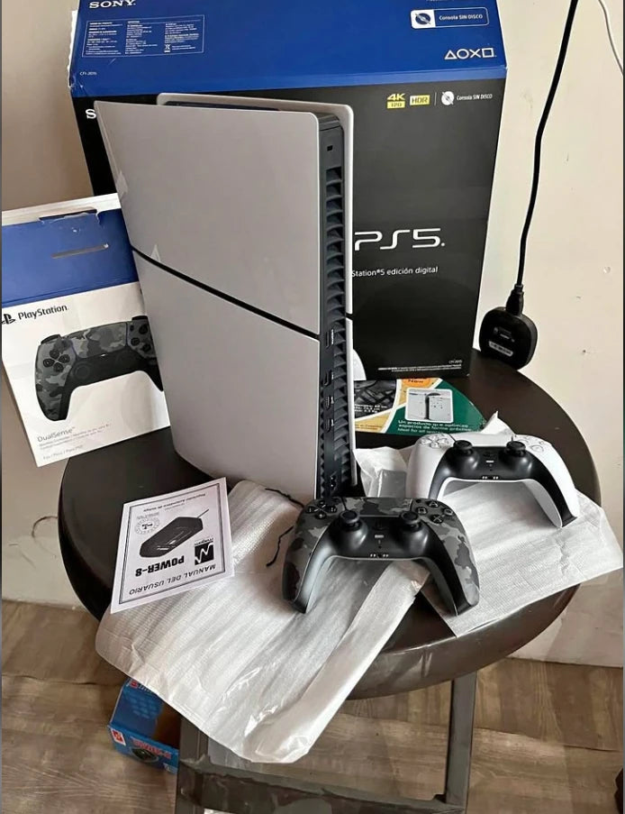 PlayStation 5 junto a su caja y accesorios