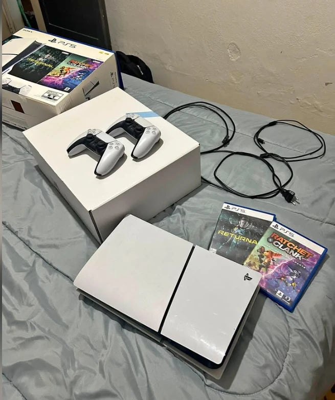 PlayStation 5 con controles, juegos y accesorios